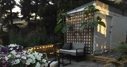 PET FRIENDLY! Licensed Bed and Breakfast.