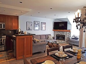 Interior - Lake Placid Lodge, Creekside, Ski In , Ski Out, 80 Steps To The Lift (Whistler)