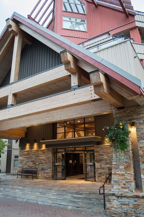 Exterior - Lake Placid Lodge, Creekside, Ski In , Ski Out, 80 Steps To The Lift (Whistler)