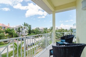 Property grounds - New Luxury Villa: 2min beach, heated pool & whirlpool, gulf & bay view, elevator (Bonita Springs)