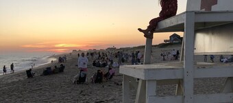 Frankie Starlight  - Classic Madaket Beach Cottage • Water Views • Sleeps 10