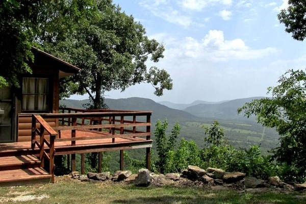 Welcome to your dream vacation spot with endless mountain views!