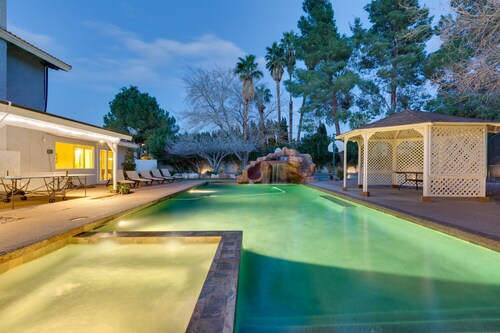 Familienfreundlich 3500 Sq Ft 5 Bed 4. 5 Bad Pool, Spa, 2 Meilen von Streifen