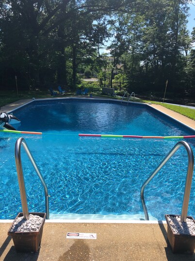 Summer House private pool/lake/large backyard/fire pit