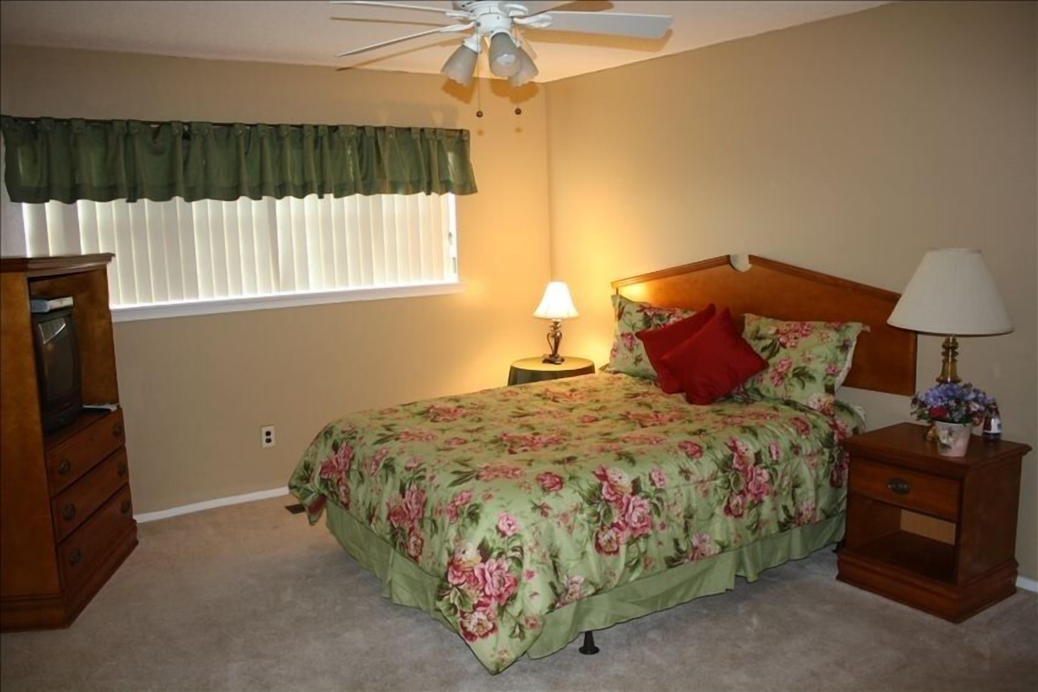 BEST DEAL on SMITH LAKE /Level/Convenient/Great Beautiful View