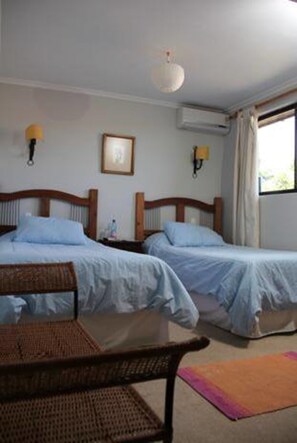 Room, 2 Twin Beds, Non Smoking | Free WiFi, bed sheets