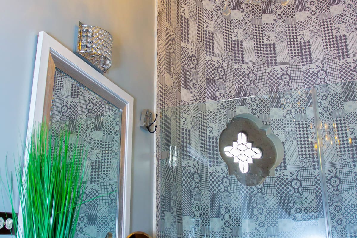 premium single room, 1 queen bed, non smoking | bathroom shower