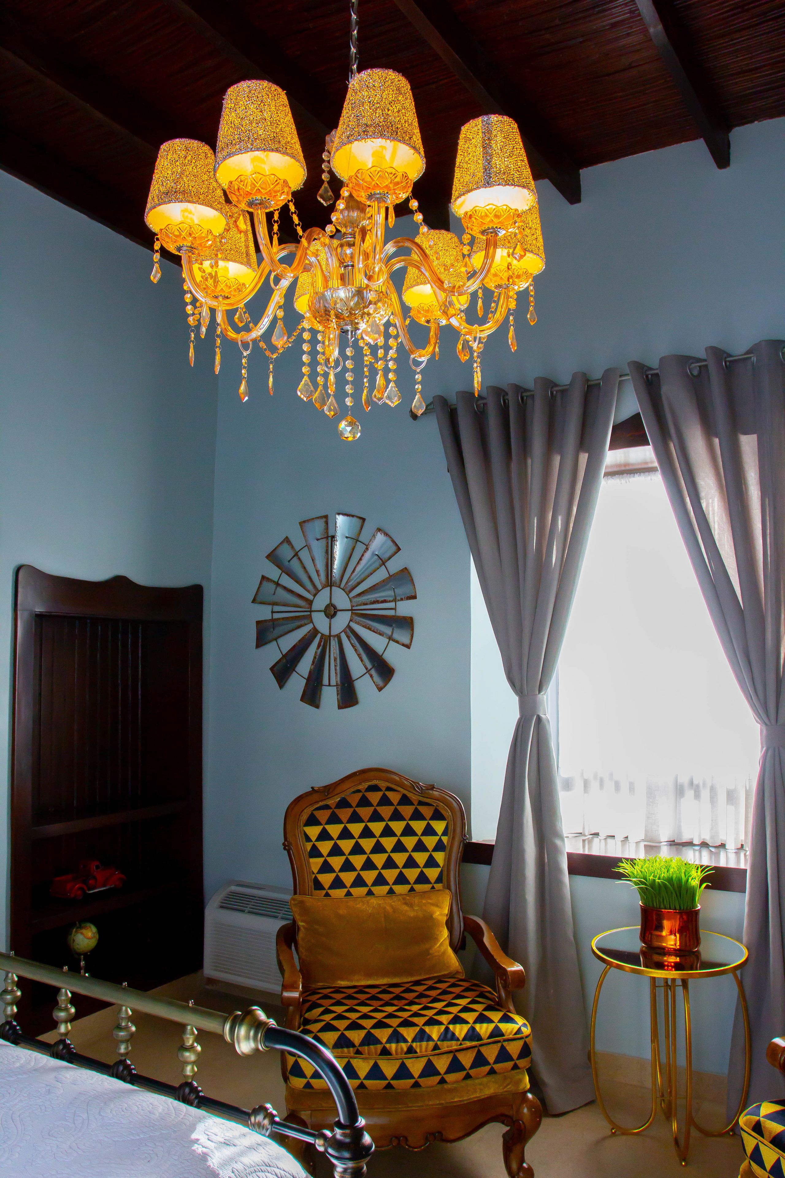 premium single room, 1 queen bed, non smoking | living area | smart tv, netflix