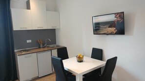 Appartement | Cuisine privée | Grand réfrigérateur, plaque de cuisson, machine à expresso