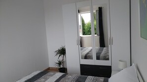 Appartement | Fer et planche à repasser, accès au Wi-Fi (inclus), literie fournie