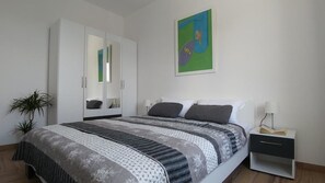 Apartment | Iron/ironing board, free WiFi, bed sheets
