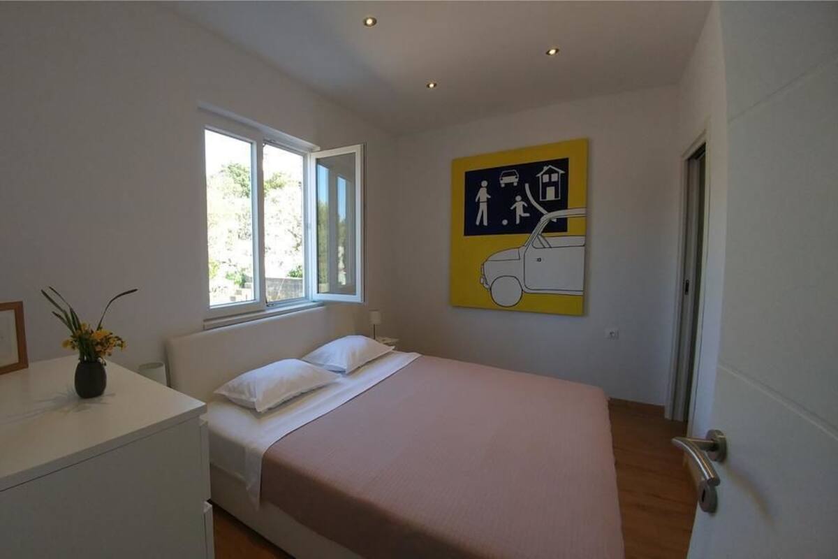Appartement, 1 très grand lit et 1 canapé-lit, vue sur la mer | Fer et planche à repasser, accès au Wi-Fi (inclus), literie fournie