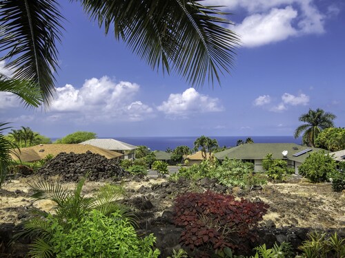 Hale Alaula - Ocean View: Private  Home Near Kona Town w/Spa, AC, Spacious Lanai