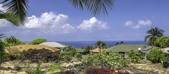 Hale Alaula - Ocean View: Private Home Near Kona Town w/Spa, AC, Spacious Lanai