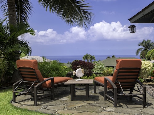 Hale Alaula - Ocean View: Private  Home Near Kona Town w/Spa, AC, Spacious Lanai