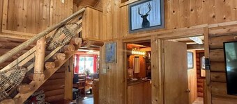 Rustic Clam, a family friendly and pet friendly cabin with fenced in back yard.