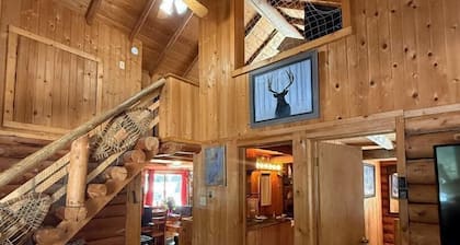 Rustic Clam, a family friendly and pet friendly cabin with fenced in back yard.