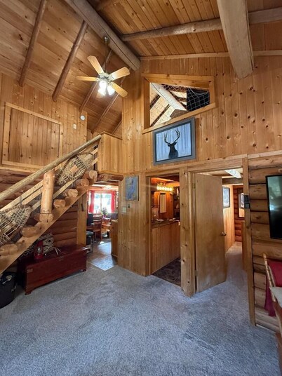 Rustic Clam, a family friendly and pet friendly cabin with fenced in back yard.