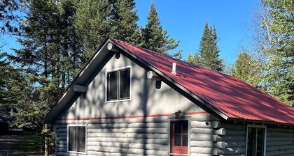 Rustic Clam, a family friendly and dog friendly cabin with fenced in back yard.