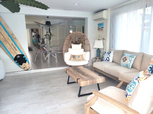 Luxury 3 BR/2 BA retreat with heated private pool and hot tub close to the beach