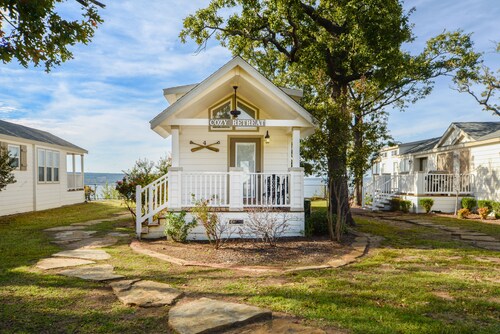 Cozy Retreat at CrossTimbers Marina