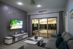 Smart TV, table tennis, stereo - DISCOUNT, 2BR PRIVATE VILLA, OCEAN VIEW, LUXURIOUS AMENITIES, STEPS TO THE BEACH (Long Bay Hills)