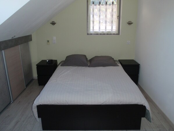 2 soverom, strykejern/-brett, wi-fi (inkludert) og sengetøy