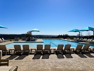 Charming Villa on Lake Travis in Hill Country at Hollows Resort, Pools, Trails, Marina