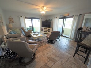 Smart-TV, DVD-Player, Bücher