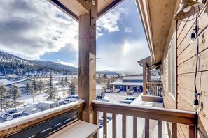 Property grounds - Mountain-Industrial Getaway - Close to Town! Easy shuttle access (Breckenridge)