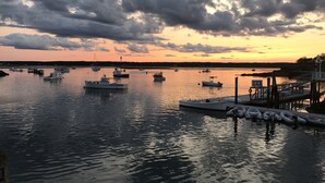 Marina - Bright Beach Cottage, Waterviews, Dog Ok, Honeymoon, Weddings (Biddeford Pool)