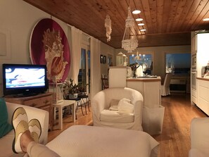 Televisor intel·ligent i estèreo 