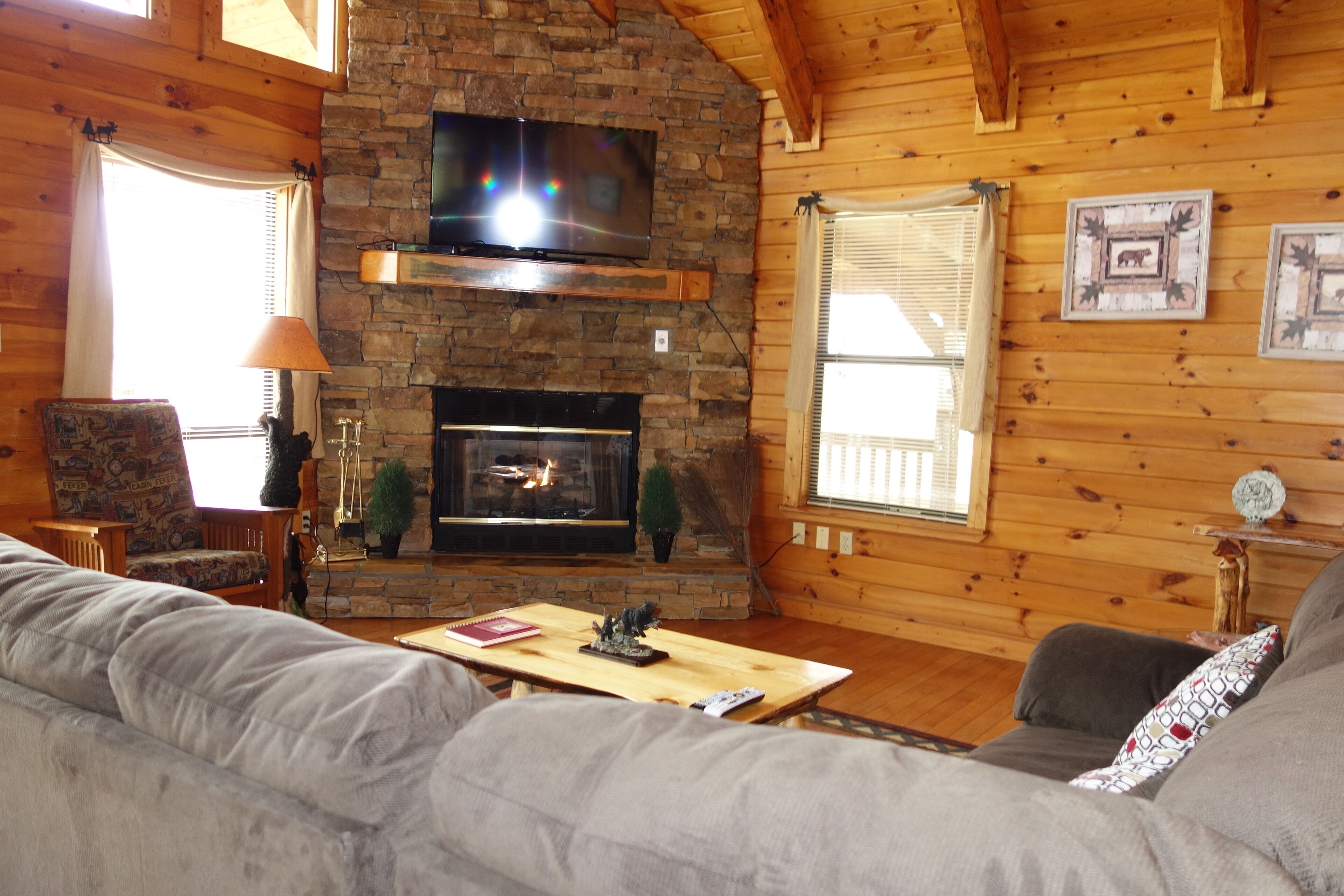 Dogwood Dreams} Awesome Views, Awesome Game-room, WiFi, Hot tub, No steep roads