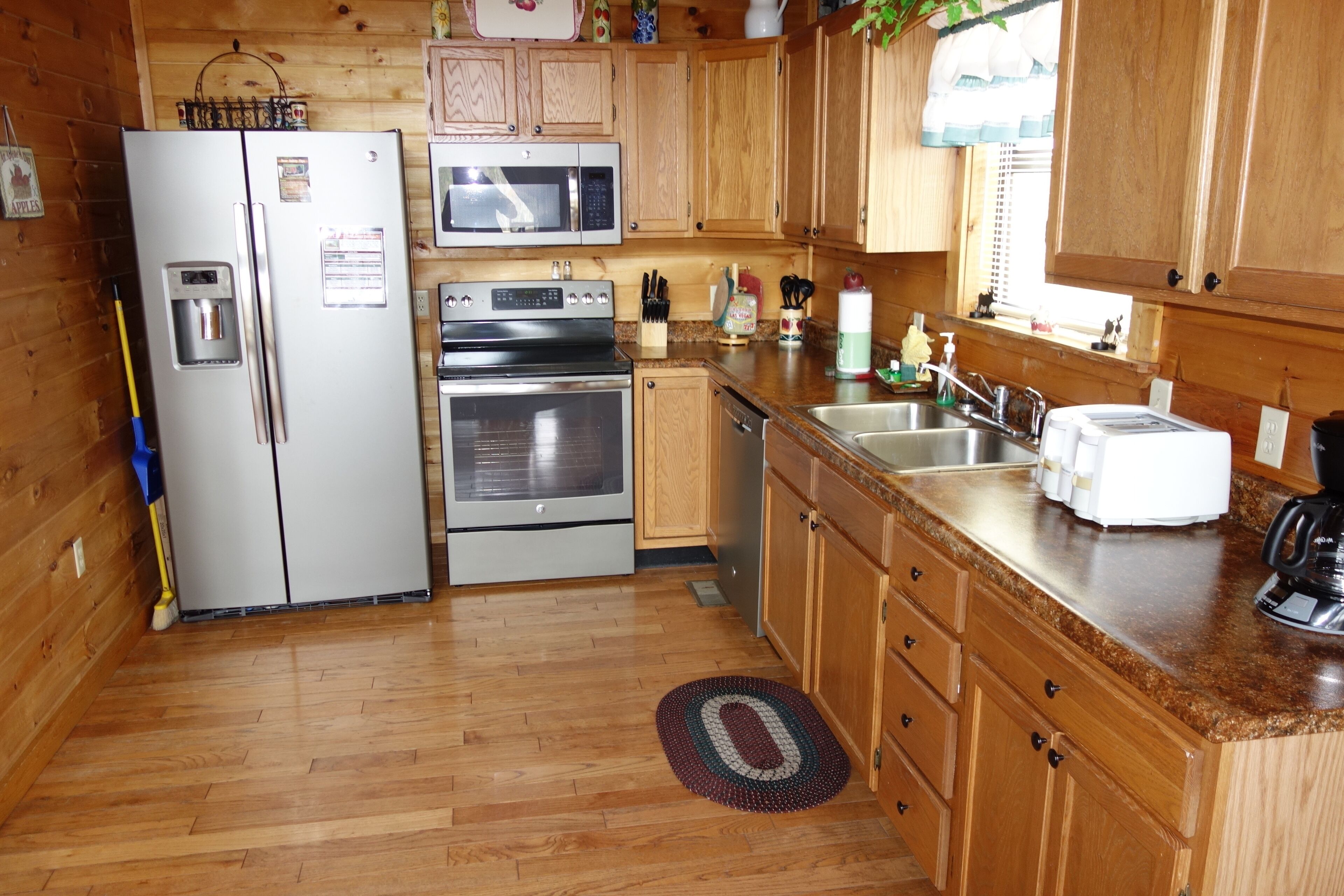 Dogwood Dreams} Awesome Views, Awesome Game-room, WiFi, Hot tub, No steep roads