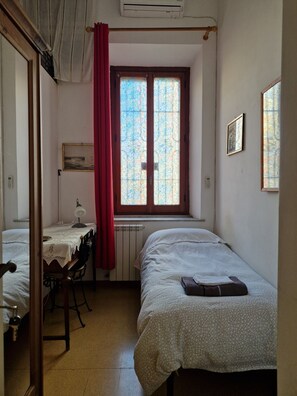 1 bedroom, iron/ironing board, WiFi, bed sheets - GARDEN ROOM metro C-Mirti (Roma)