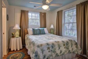3 bedrooms, WiFi, bed sheets - Da Fuskie Dreams with Swing Bed and Golf Cart (Daufuskie Island)