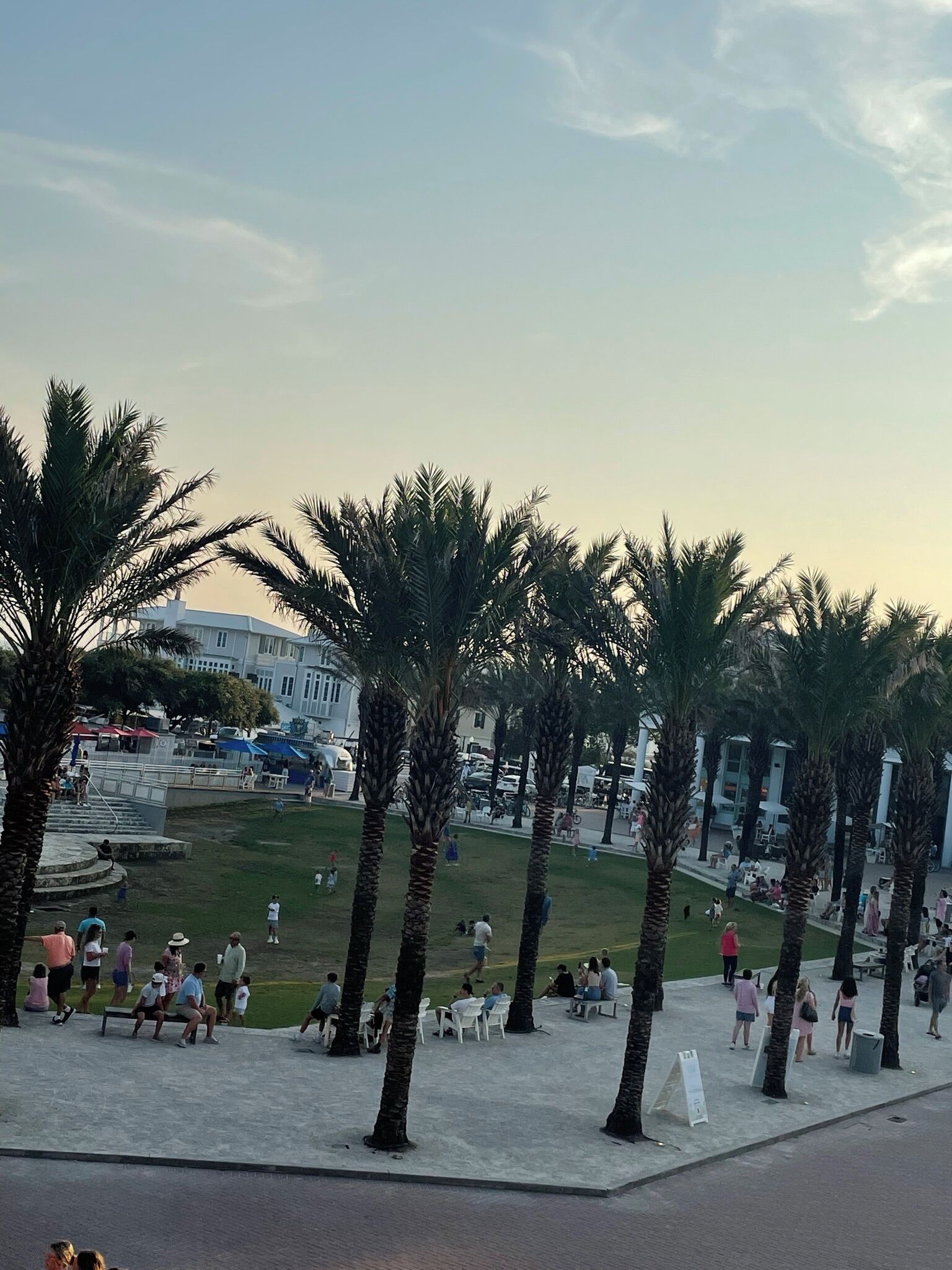 Nice evenings in Seaside for shopping and dining - walkable and bikeable