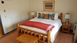 2 bedrooms, desk, iron/ironing board, travel crib