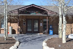 Exterior detail - 2 Bed 2 Bath Family Ski Condo (Pet Friendly!) (Dillon)