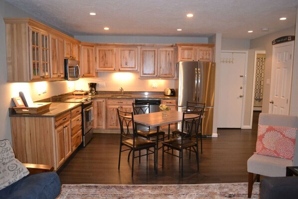Fridge, microwave, oven, stovetop - 2 Bed 2 Bath Family Ski Condo (Pet Friendly!) (Dillon)