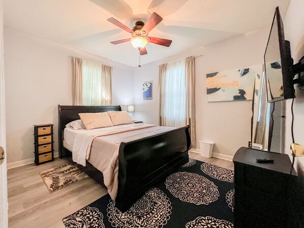 4 bedrooms, iron/ironing board, WiFi, bed sheets