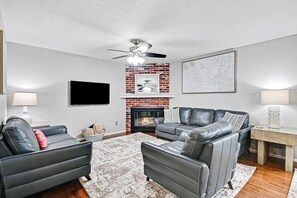 Smart-TV, peis og DVD-spiller