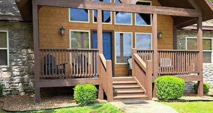 Ylellinen Lodge 4 Master-sviitillä lähellä Silver Dollar Cityä