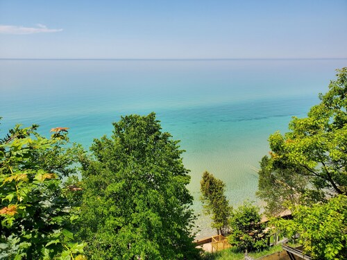 Lake MI Cottage w/105' of Private, Sandy Beach.  Sept/Oct. Availability. 