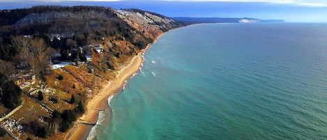 在海滩、沙滩毛巾