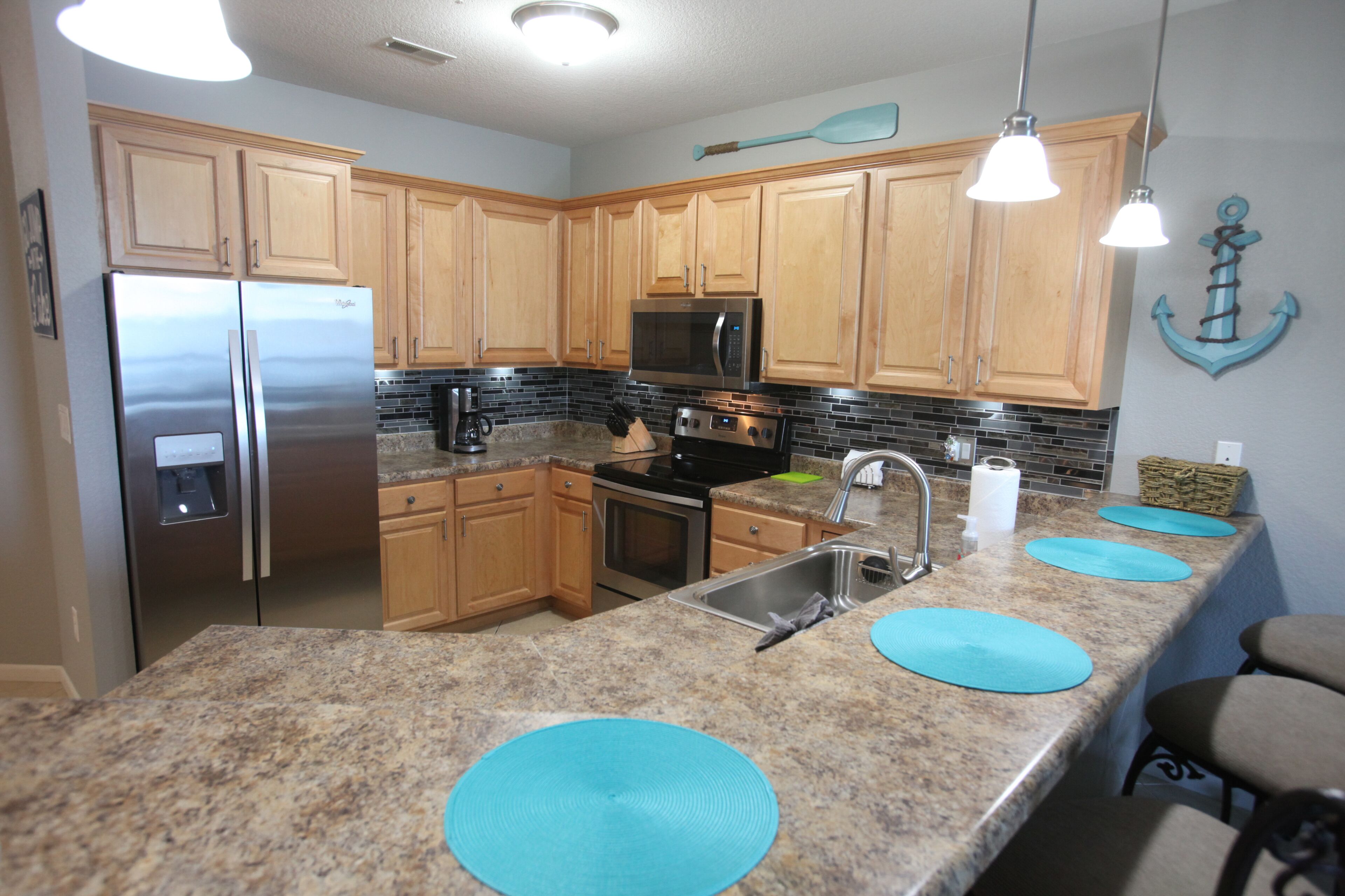 Lands End Walk-in Level 3bed 2bath Beautiful Lake Front View!