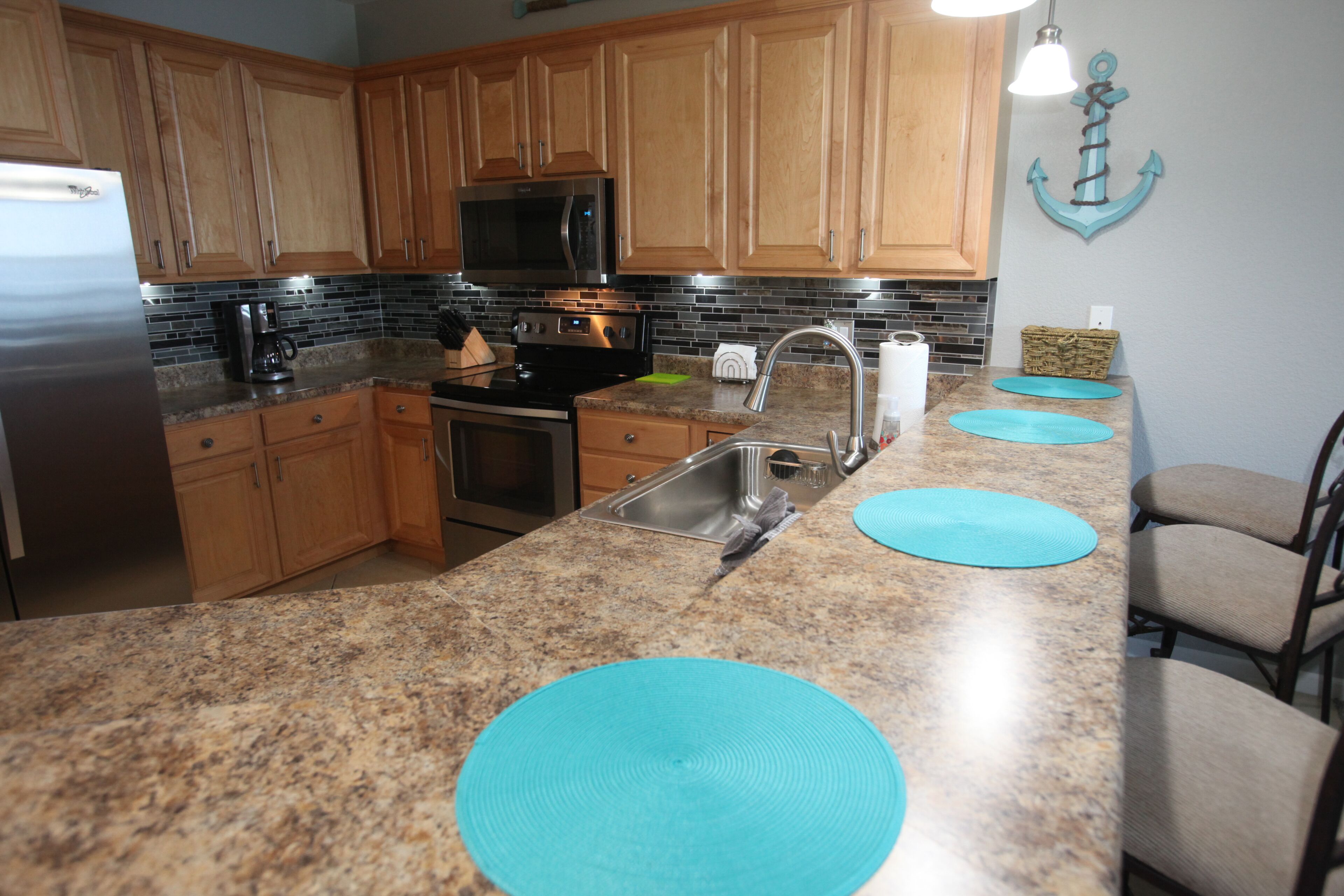 Lands End Walk-in Level 3bed 2bath Beautiful Lake Front View!