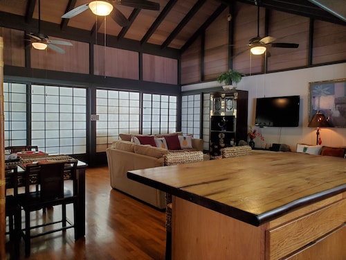 FABULOUS BEACH HOUSE, OCEAN FRONT VIEW, BEST LOCATION, WALK TO BEACH, RELAXING!.
