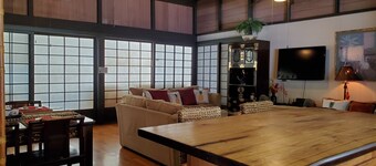 FABULOUS BEACH HOUSE, OCEAN FRONT VIEW, BEST LOCATION, WALK TO BEACH, RELAXING!.