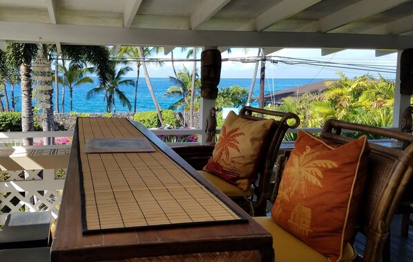 Property grounds - FABULOUS BEACH HOUSE, OCEAN FRONT VIEW, BEST LOCATION, WALK TO BEACH, RELAXING!. (Kailua-Kona)